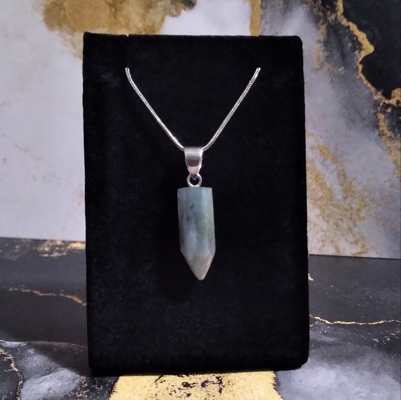 Fire Labradorite Pointer Pendant Silver + Free Chain - Picture 4 of 14